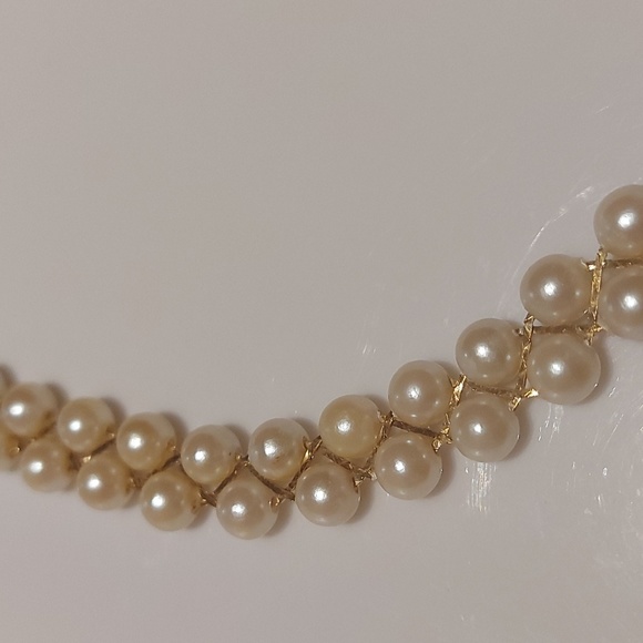 Vibtage Avon faux pearl necklace - Picture 3 of 6